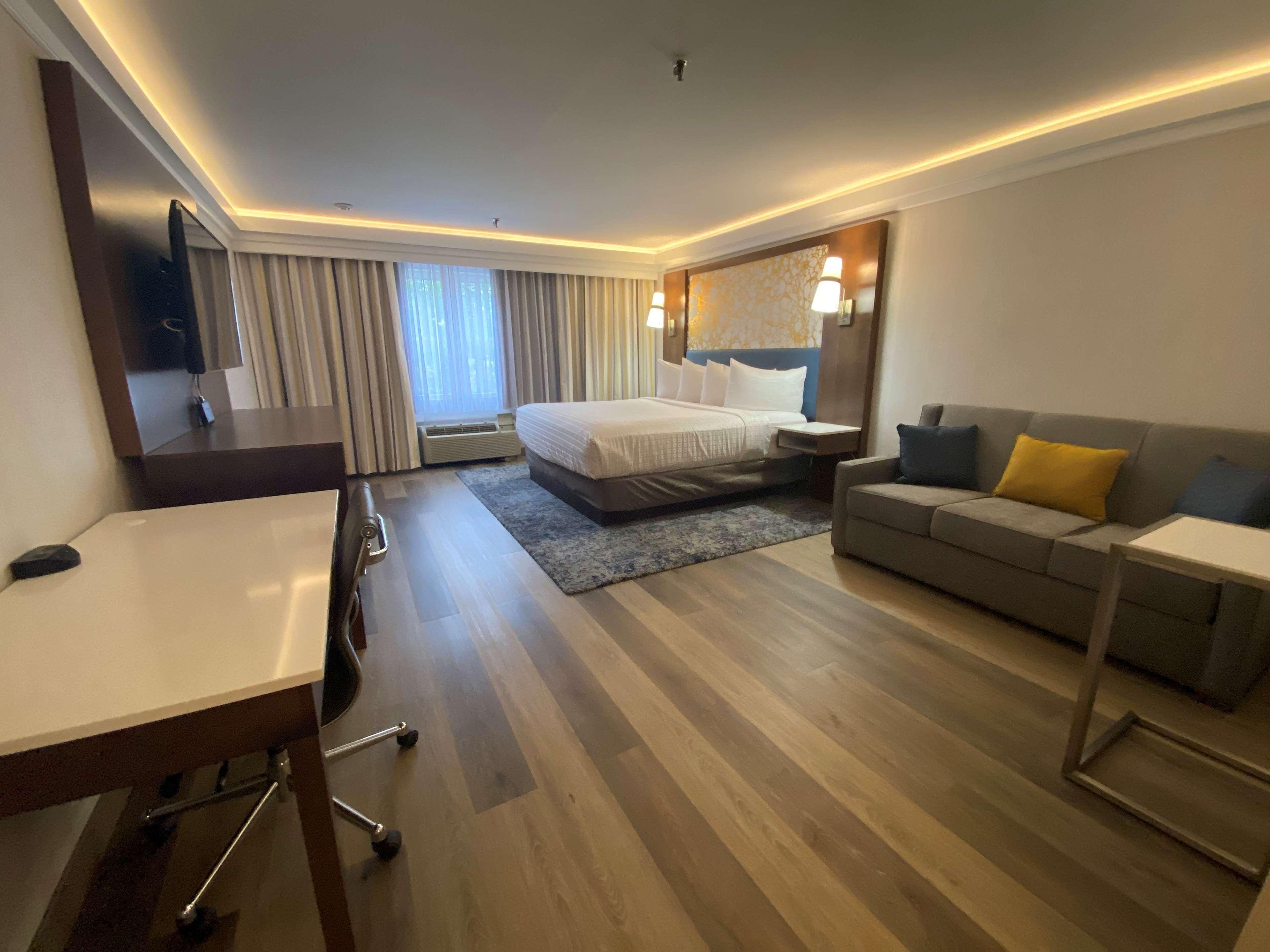 The Westfield Inn, BW Signature Collection Екстер'єр фото